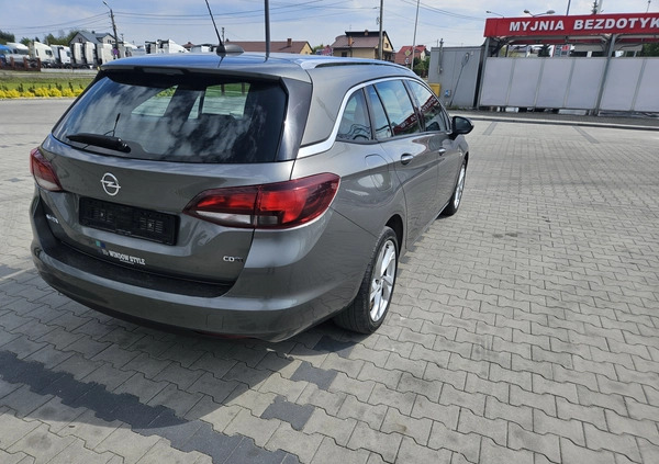 Opel Astra cena 26900 przebieg: 262000, rok produkcji 2017 z Nowogrodziec małe 154
